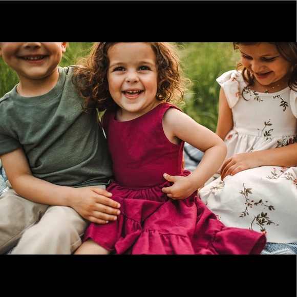 Meet your posher, Jessica 💜 - Picture 3 of 16